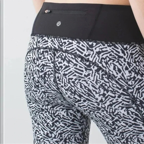 Lululemon Pace Pusher Crop Mini Brushed Leggings Black/White Capri Active Size 4 - Picture 4 of 11